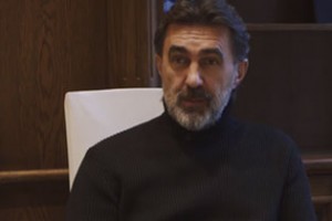 Вячеслав Бутусов планирует исполнить военные песни