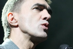 Вячеслав Бутусов спел «Тёмную ночь»