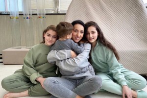 Алсу впервые показала сына.