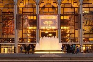 «Метрополитен-опера» отменяет осенний сезон