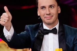 «В маске, накрытый простыней»: Галкин испугал поклонников
