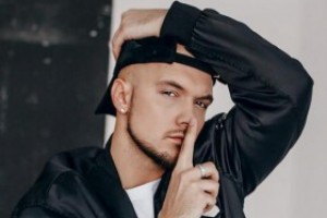 LOOKINICH ПРЕДСТАВИЛ ЛЕТНИЙ КЛИП НА НОВУЮ ПЕСНЮ