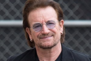 Крис Мартин, Камила Кабелло и Ноа Сайрус перепели «Beautiful Day» для американских выпускников