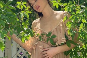 Елену Темникову заподозрили во второй беременности.