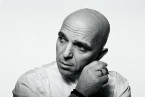 Александр Шоуа перезаписывает хиты «Непары» с новым женским вокалом