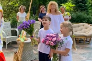Пугачева и дети поздравили Галкина с днем рождения