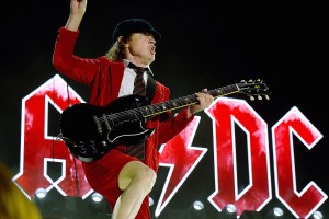 AC/DC сделают пазлы из четырех обложек альбома