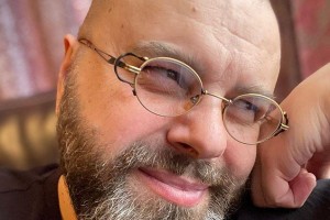 «Вот это характер»: Сбросивший 100 кг Фадеев влез двумя ногами в одну штанину старых шорт