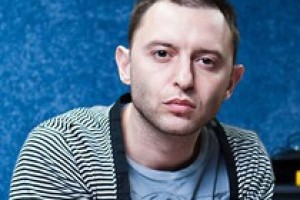 Рома Зверь устроил уличный концерт в центре Петербурга
