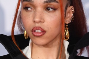 FKA twigs и Тони Аллен получили премии AIM(Британской певице FKA twigs досталась награда в категории "Лучший (сложный) второй альбом" за пластинку "Magdalene".