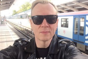 «Тараканы» показали «Дурную башку» с архивными кадрами