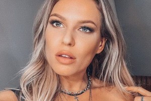 Рита Дакота показала обнаженные фотографии на последних месяцах беременности