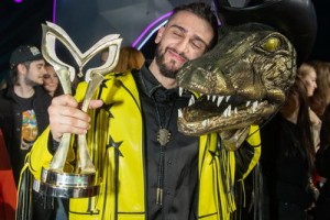 Jony отметил победу в шоу «Маска» «Камнепадом» (Слушать)