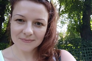 Зоя Ануфриева, (Соня Фамильяр) -поэт, лингвист, победитель очень многих конкурсов...