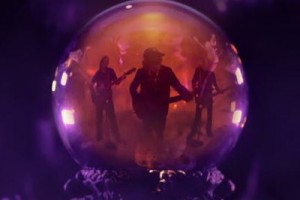 AC/DC оказались в хрустальном шаре ведьмы
