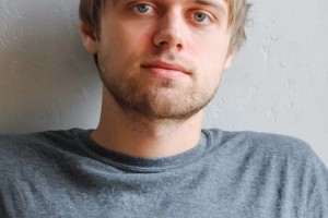 Наживается на славе? Девушка Вани Усовича транслирует их жизнь в Tik Tok