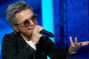 «Сурганова и оркестр» сделали концертный клип из «Белых людей»