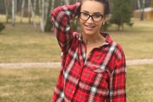 Фанаты певицы и ведущей Ольги Бузовой теперь гадают, выйдет ли она замуж.