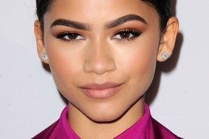 Девченка из соседнего Двора что мы знаем о родителях Зендаи