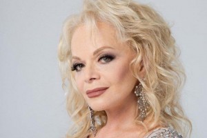 Лариса Долина вышла на сцену шоу «Конфетка» с молодежным макияжем
