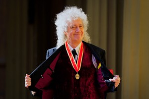 Король Великобритании Карл III посвятил в рыцари-бакалавры гитариста и одного из основателей рок-группы Queen Брайана Мэя.!!!!!!!!!!!!!!