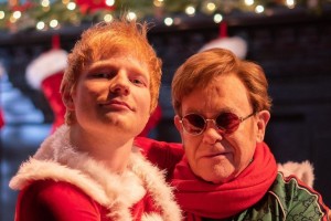 Эд Ширан и Элтон Джон дарят праздничное настроение в клипе «Merry Christmas»