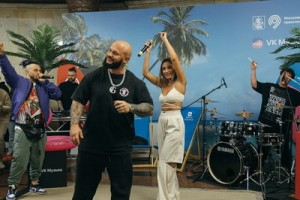 Джиган представил новый альбом в метро на «Курской»