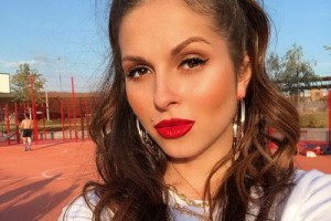 Нюша перенесла летний концерт на начало осени