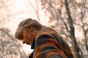 Folklore сочетает такие музыкальные жанры как альтернативный рок, инди-фолк