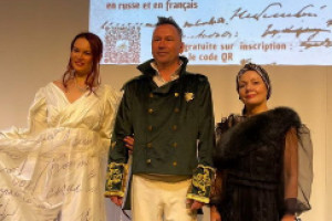 Пиковая дама и Шамаханская Царица в дизайнерских нарядах открыли серию литературных гостиных в Париже