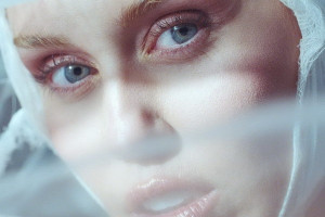 В новое издание вошел сингл «Secrets»