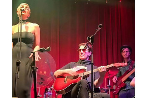 Лидер «Оберманекена» отметил день рождения трехчасовым концертом