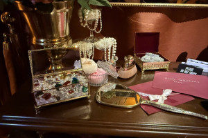 В ночь объявления Эмпайр-стейт-билдинг был подсвечен оранжевым цветом