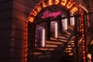 Свифт сотрудничала с кинотеатрами для проката фильма The Official Release Party of a Showgirl