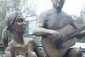 В Люберцах открыли памятник песне «Дуся-агрегат»