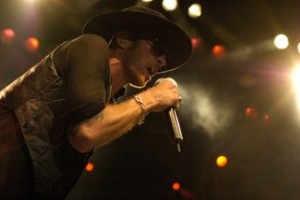 Американского рок-музыканта нашли мертвым во время турне