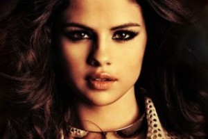 В новом клипе Селены Гомес, приуроченном 20-му Victoria’s Secret Fashion Show, снялись «ангелы» популярной марки.