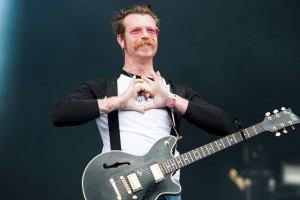 Фанаты Eagles of Death Metal записали видеообращение к группе