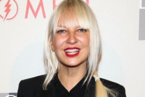 Sia спела песню, от которой отказалась Рианна.