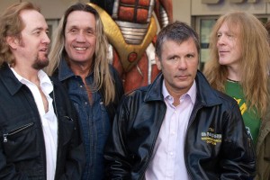 Iron Maiden выпустили рождественскую видео-открытку