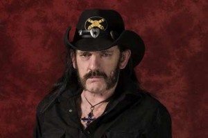 Фронтмен и основатель британской рок-группы Motorhead Лемми Килмистер умер на 71-м году жизни от рака.