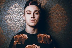 Премьера песни: Артём Пивоваров выпустил кавер на "Стереосистему" группы "Green Grey"