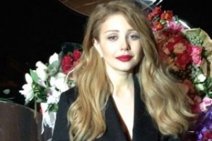Тина спела свой хит в Доме Митрополита на территории заповедника Софии Киевской.