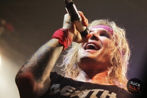 Steel Panther представят акустический альбом Live From Lexxi’s Mom’s Garage