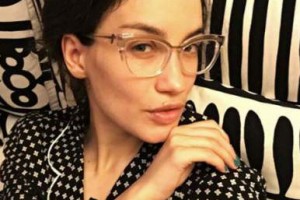 Виктория Дайнеко продолжает интриговать своих поклонников