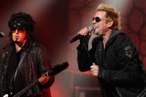 Sixx:A.M. выпустили новый сингл Rise