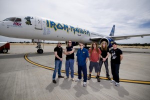 Самолет Iron Maiden был поврежден в аэропорту Сантьяго