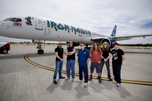 Самолет Iron Maiden был поврежден в аэропорту Сантьяго