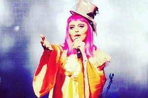 Мадонна вышла на сцену в костюме клоуна после 4-часового опоздания