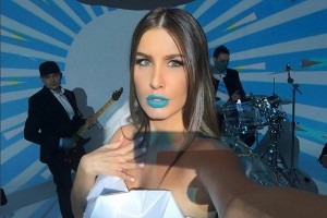 Эпатажная Кети Топурия представила новую песню